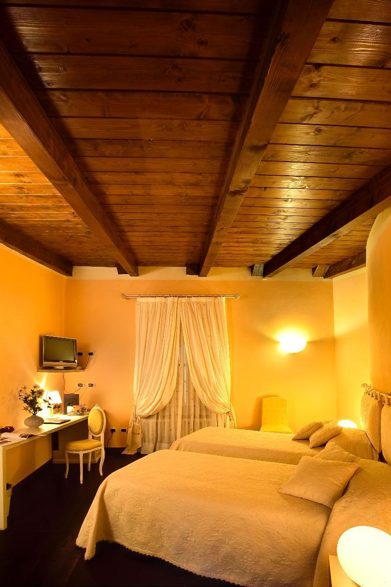 Hotel Cascina Di Corte Venaria Reale Bagian luar foto